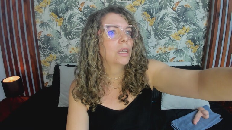 DominicaFrost's Streamate show and profile