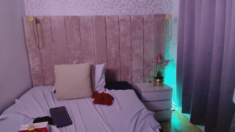 AteneaP_606's Streamate show and profile