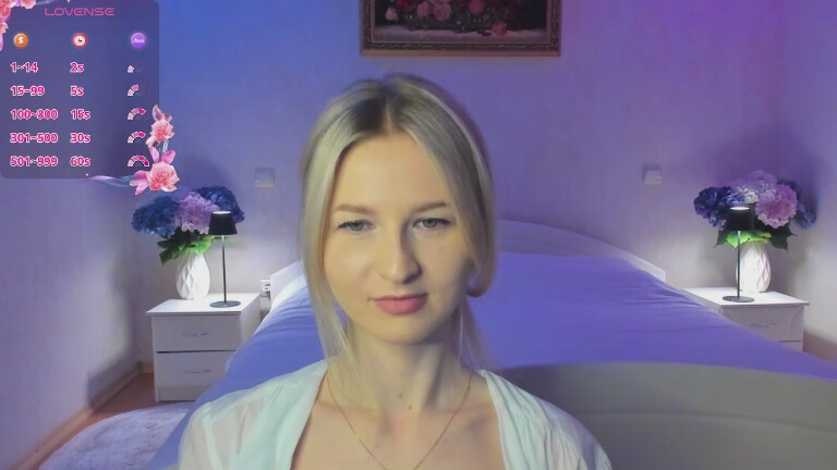 Julie_Blaze's Streamate show and profile