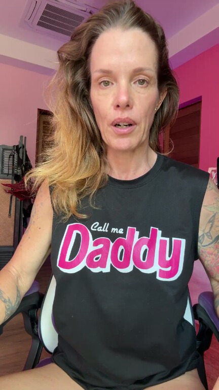 Selenafitmuscledommy's Streamate show and profile