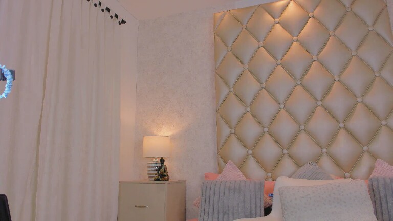 MiaaCaastro's Streamate show and profile