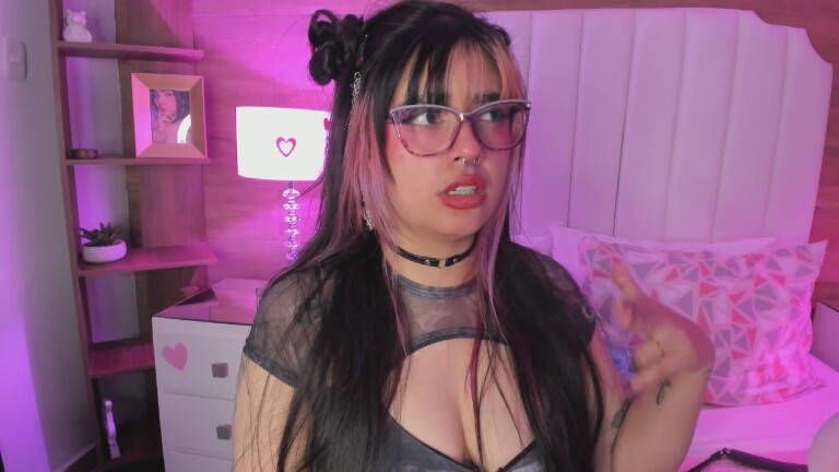 MaddieWaves's Streamate show and profile