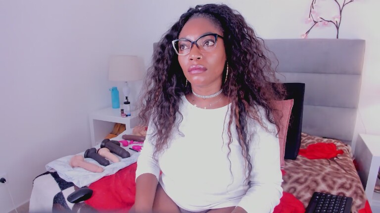 Analyy's Streamate show and profile