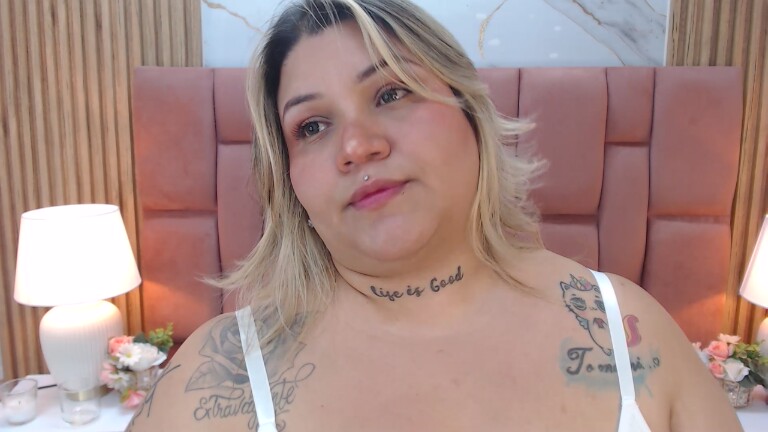 Evaverse's Streamate show and profile