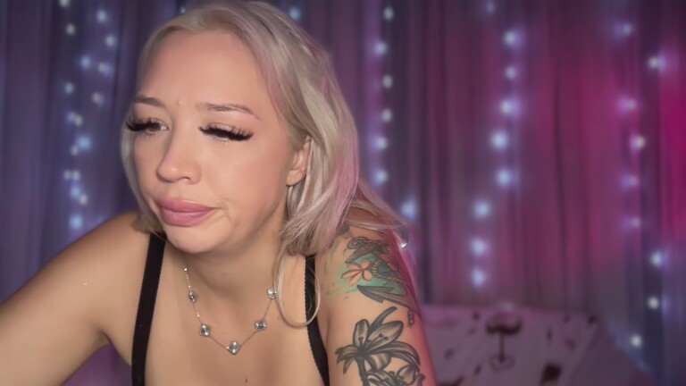 Sabrina_xx's Streamate show and profile