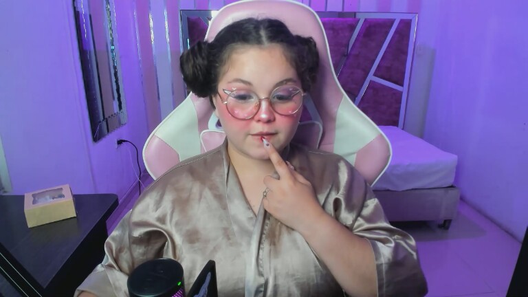 ShylySweet18's Streamate show and profile