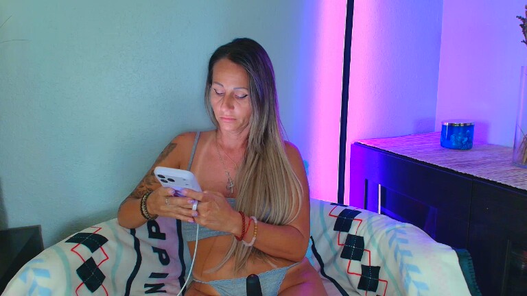 MayaMerciXoxo's Streamate show and profile