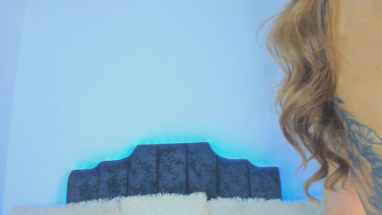 ZuzanHoll's Streamate show and profile