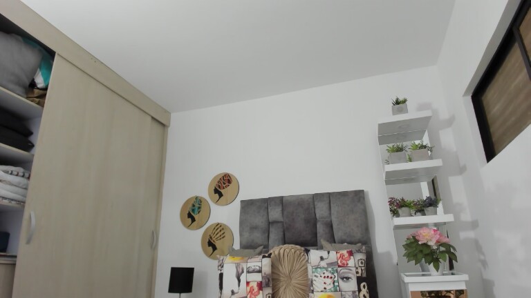 ScarletLyn's Streamate show and profile