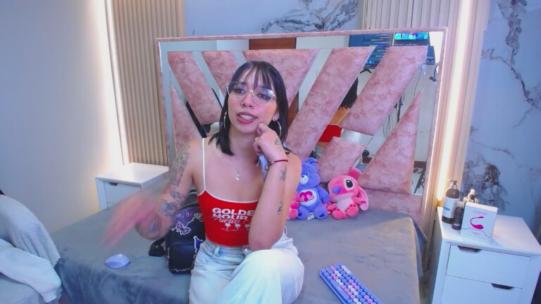 Nina_Ssisy's Streamate show and profile