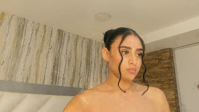 Sara_Hanniston's Streamate show and profile