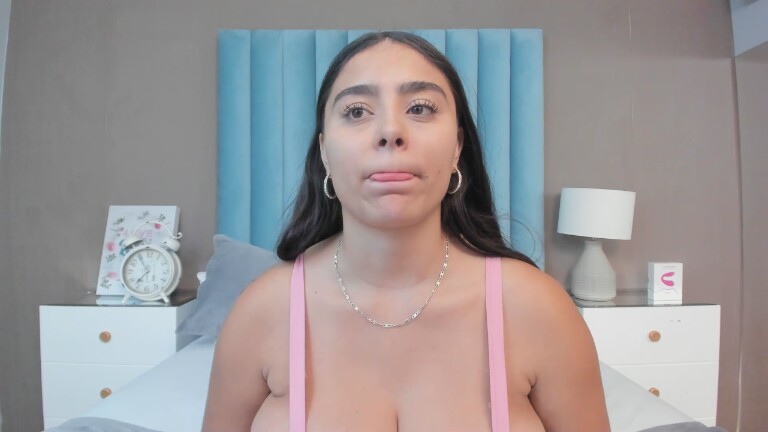 CharlotteCollins's Streamate show and profile