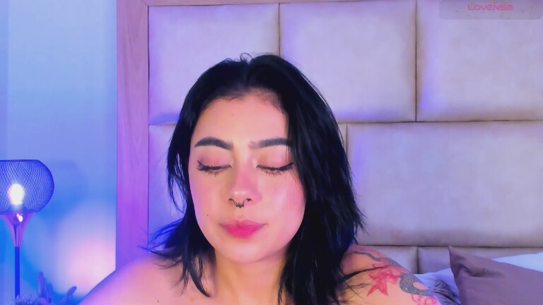 TaniaRedd's Streamate show and profile