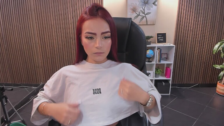 Mariana_Miller's Streamate show and profile