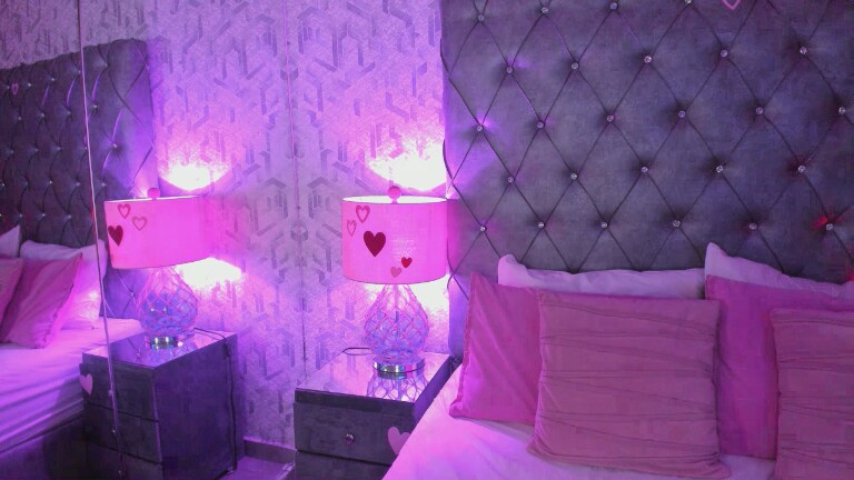 MaddieWaves's Streamate show and profile