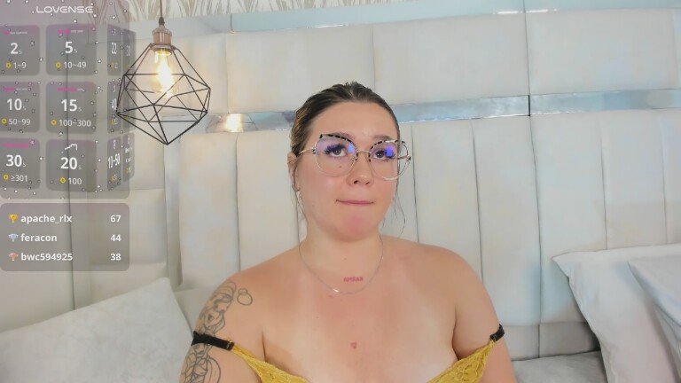 dalhiaaa's Streamate show and profile