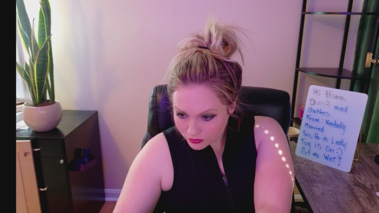 TheNaughtyNanny's Streamate show and profile