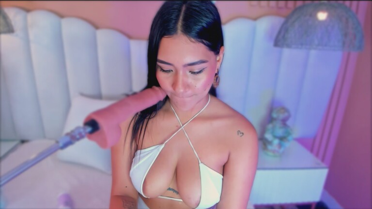 noa_moon's Streamate show and profile