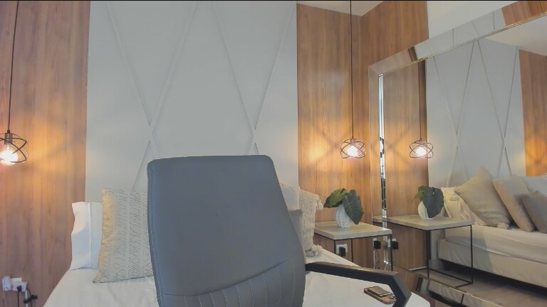 MarianneV's Streamate show and profile