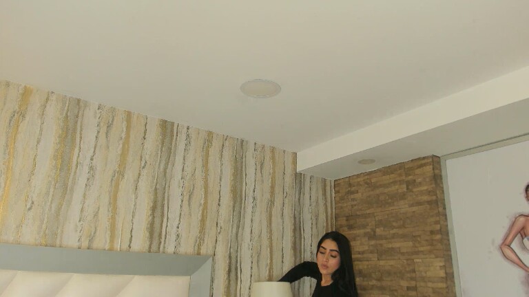 Sara_Hanniston's Streamate show and profile