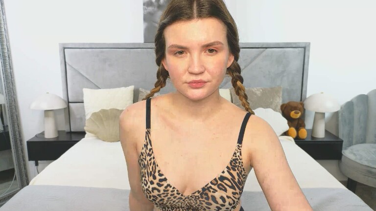 Reneswee's Streamate show and profile