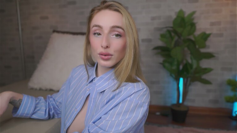 BabyyyLuna's Streamate show and profile