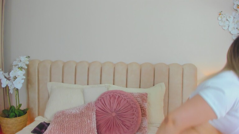 SelenaMontreall's Streamate show and profile