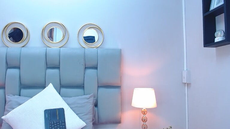 Aisha_Emerald's Streamate show and profile