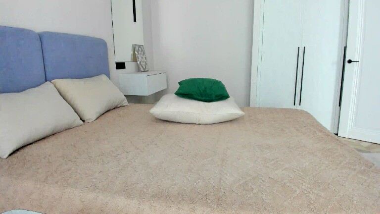 xxNATxxX's Streamate show and profile