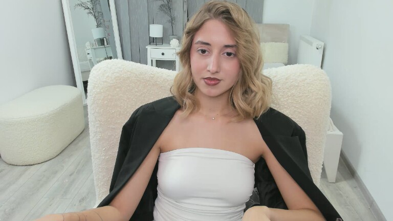 ChloeMatis's Streamate show and profile