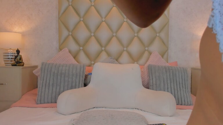 MiaaCaastro's Streamate show and profile